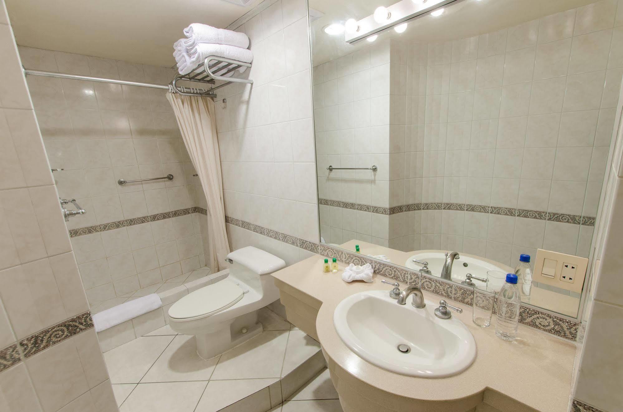 Apart Hotel Kennedy Guayaquil Eksteriør billede